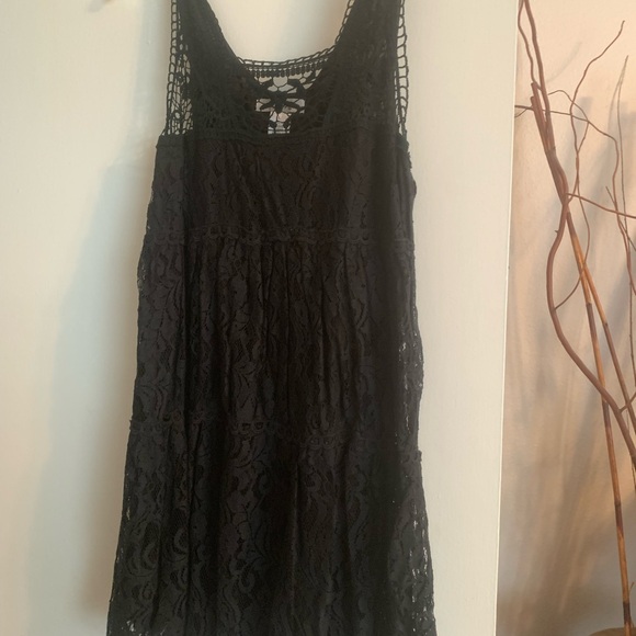 Black lace dress - Picture 3 of 4